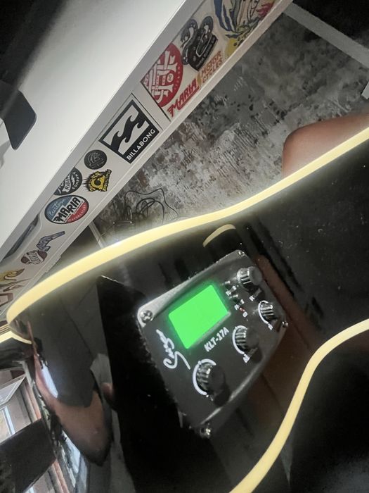 Guitarra semi-acustica Deviser