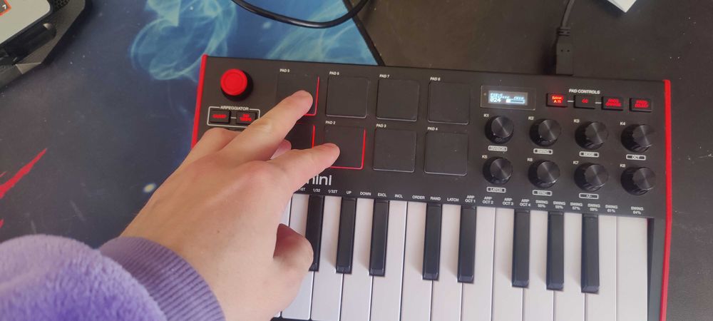 Міді клавіатура AKAI MPK mini