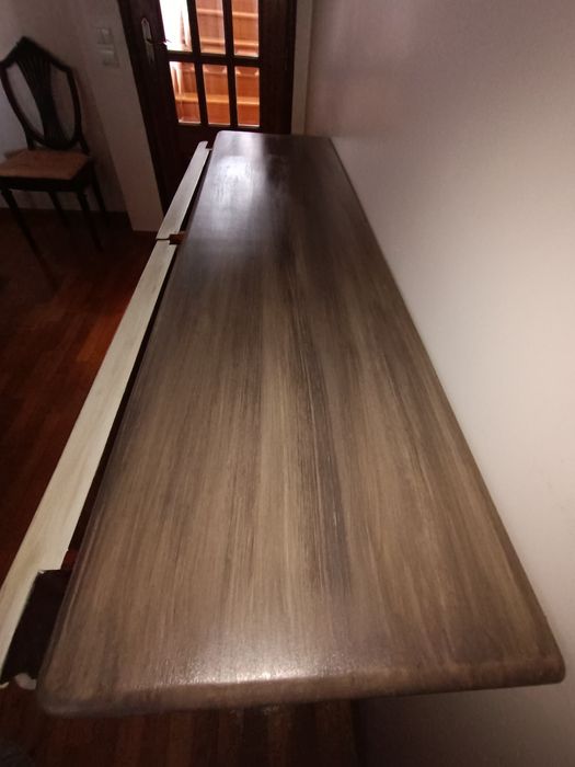 Móvel aparador pintado à mão