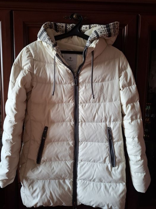 Пуховик женский Colin's
