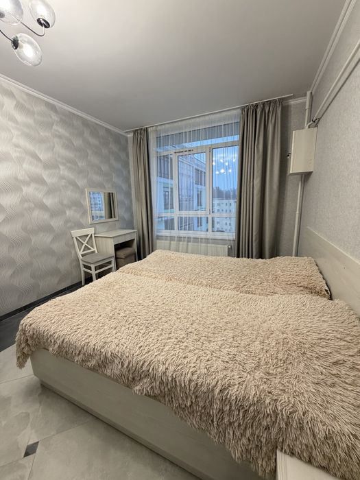 Простора 3-кімнатна квартира у Трускавці вул.Довбуша є відео