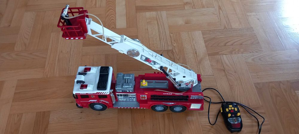 Wóz strażacki zdalnie sterowany
