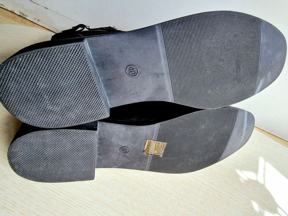 Botas Cano Médio Pretas Fivelas