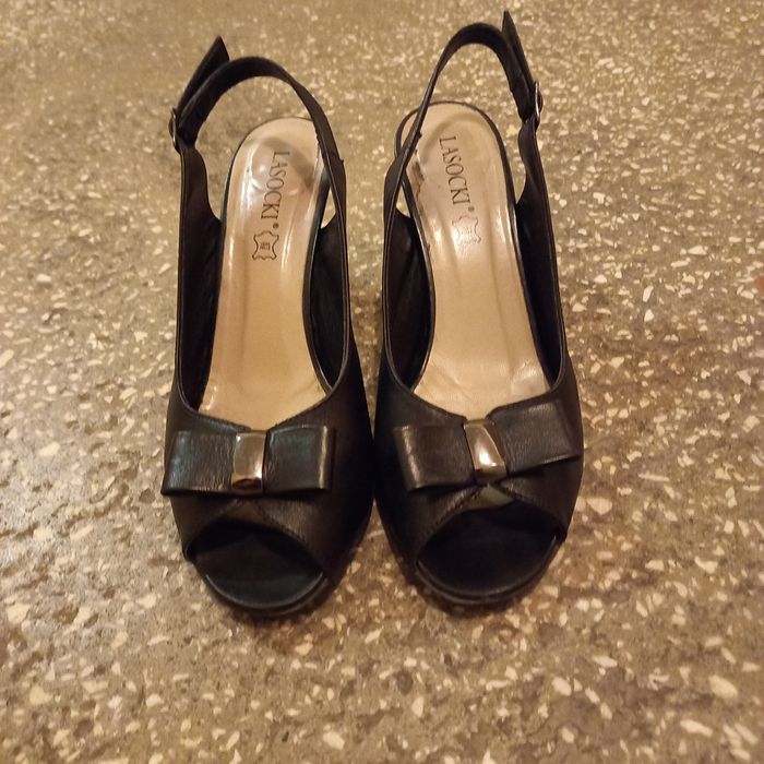 Buty sandały na małym obcasie skórzane