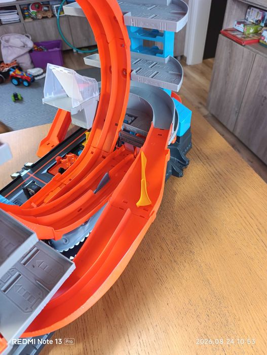 Garaż Hot Wheels Ultimate Garage z rekinem