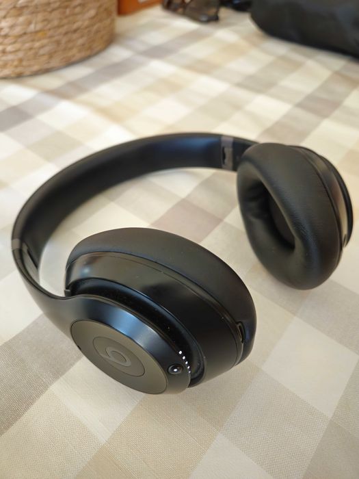 Beats Studio Pro – Excelente Estado (Com Bolsa Original)