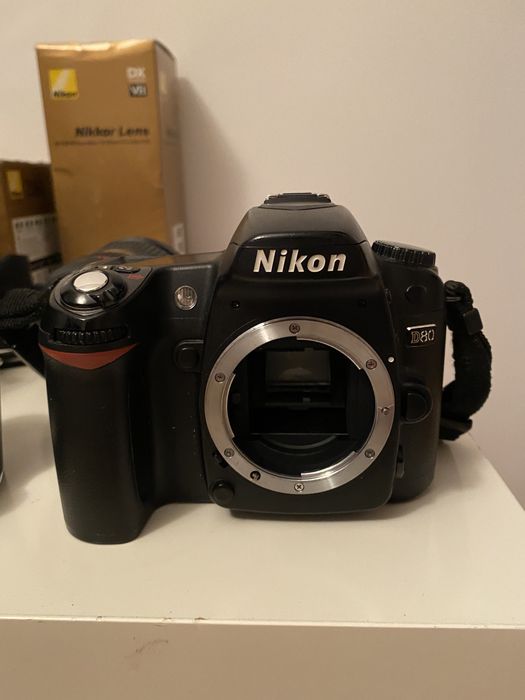 Obiektyw Nikkor AF-S DX VR 18-200 mm f/3.5-5.6G plus body i dodatki