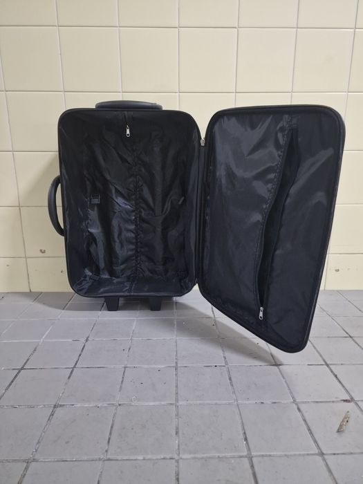 Mala Preta Pequena de Viagem