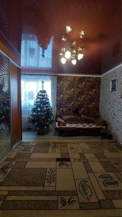 Продам 1/2 частину будинку з гаражем