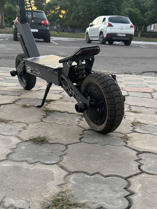 у продажі електро самокат kukirin g2