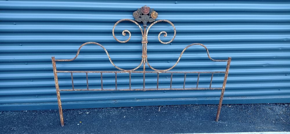 Cabeceira de cama antiga