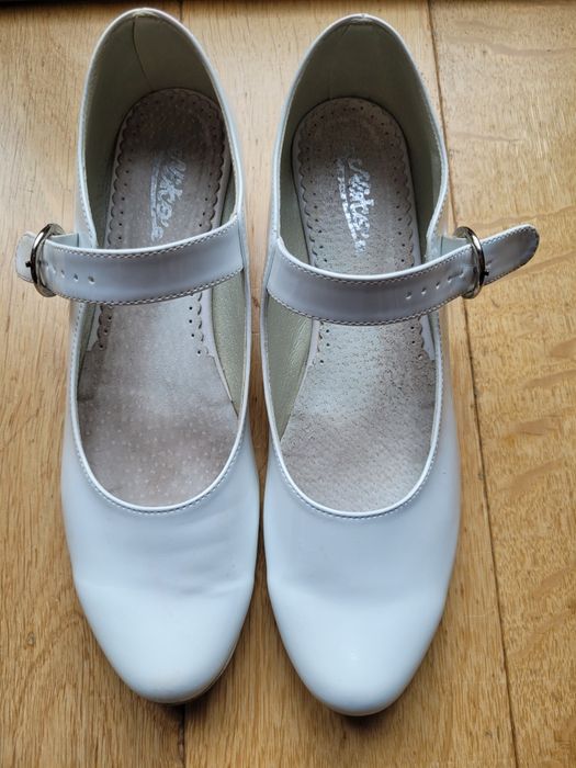 Białe lakierki komunia 39