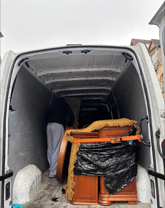 Kompleksowe opróżnianie piwnic, domów i strychów