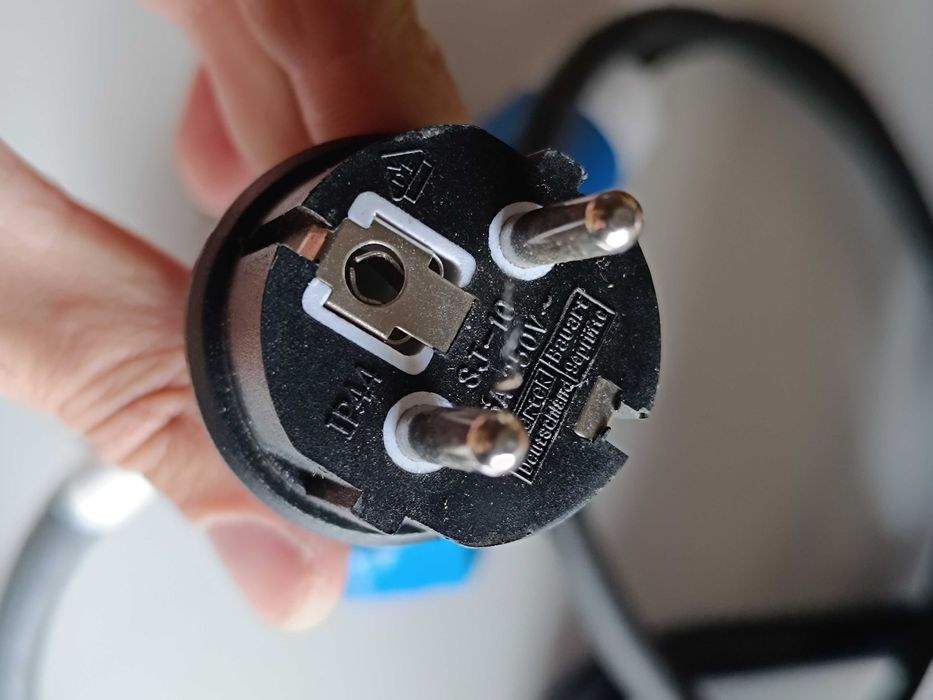 Ficha elétrica trifásica e triângulo