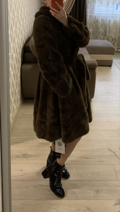 Жіноча шуба із штучного хутра