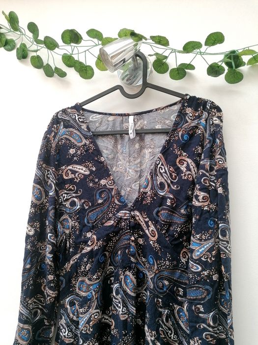 Vestido Azul Escuro com Cornucópias