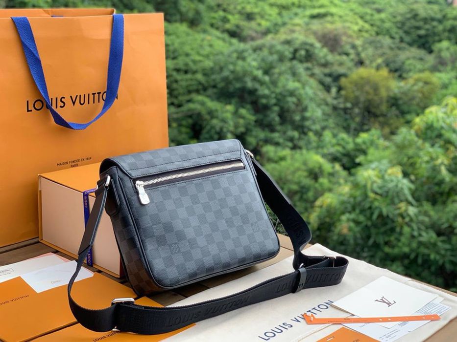 Louis Vuitton District Messenger