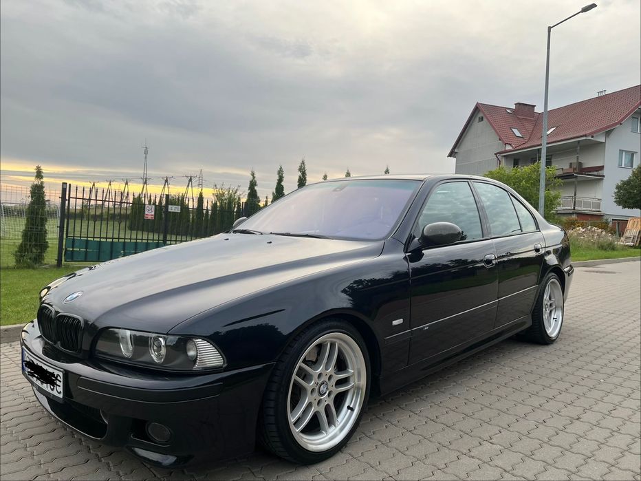 BMW M5 Europa. Carbon Swartz Metallic. Rarytas. Zamiana