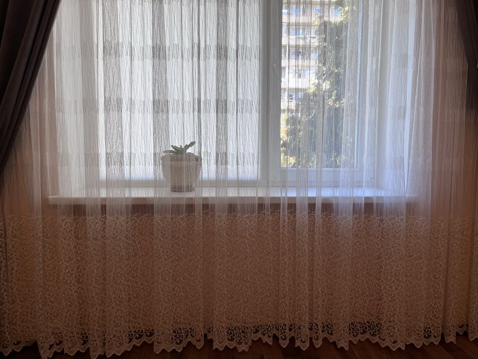 Тюль біла на велике та високе вікно