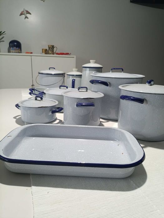 Conjunto panelas, cafeteiras,tachos e tabuleiro esmalte