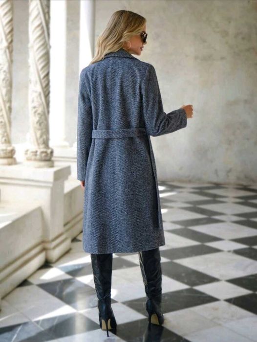 Casaco sobretudo preto e branco