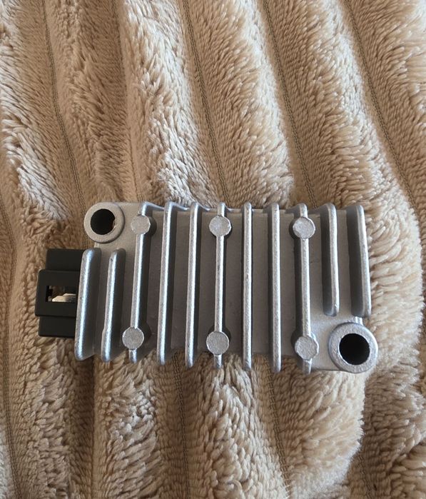 Реле зарядки Yamaha 
Suzuki
Yamaha.. нове