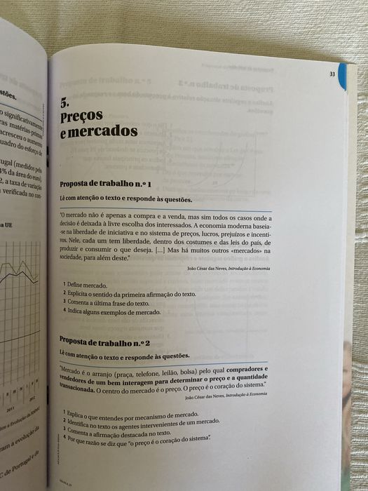 Caderno de Atividades Economia A 10.° Ano - Porto Editora