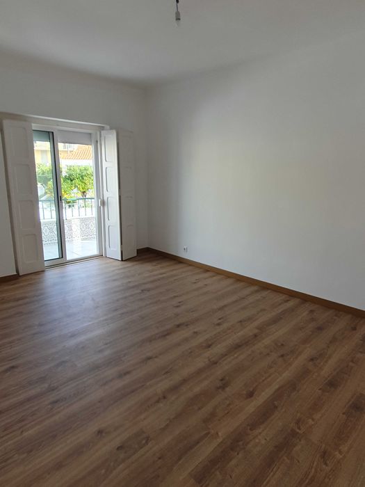 Andar de Moradia com garagem e quintal