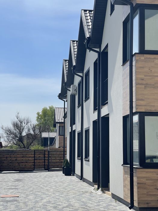 Таунхаус 95 м² в Ірпені, 1,5 сотки, поруч школа, парк