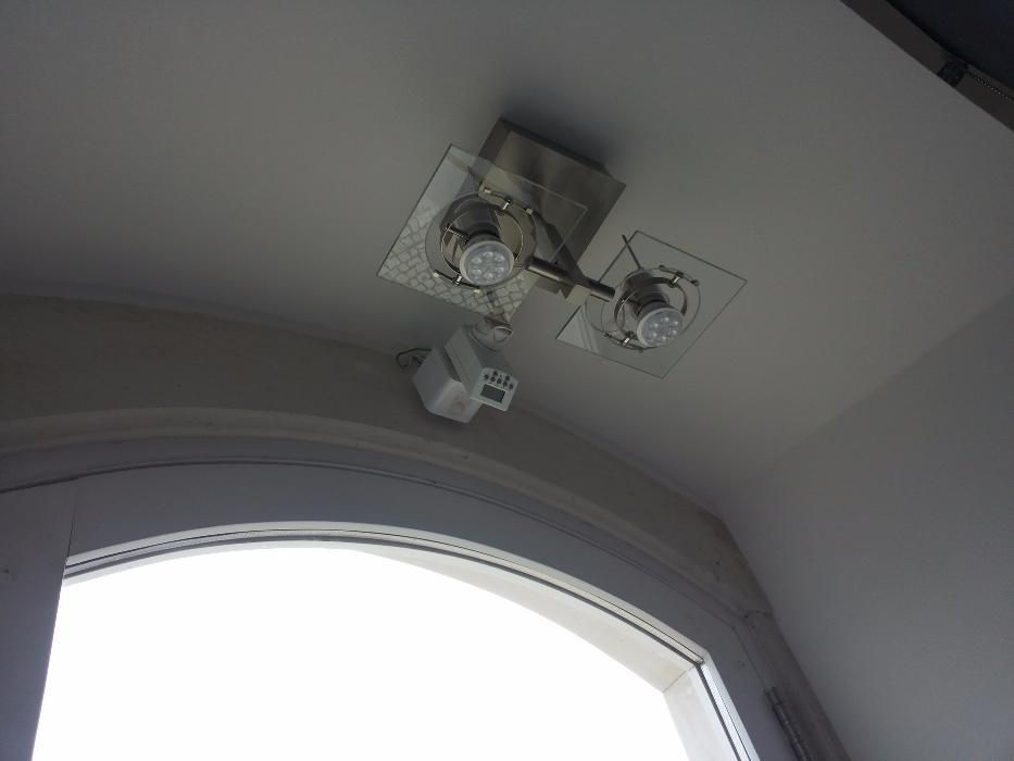 Candeeiro-Projetor de Teto/Parede + 2 Lâmpadas LED