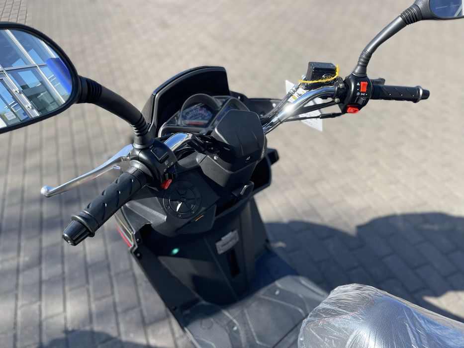 Скутер SPARK SP150S-18
