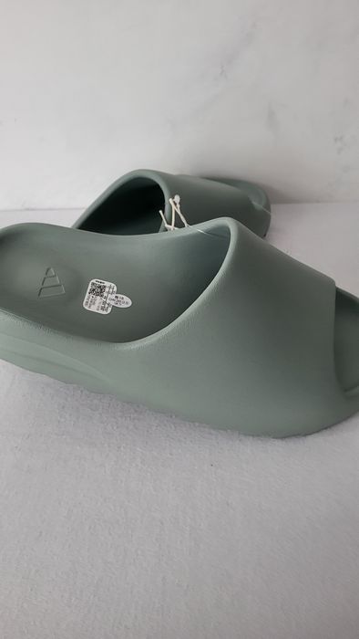 Продам тапочки Adidas yeezy slide