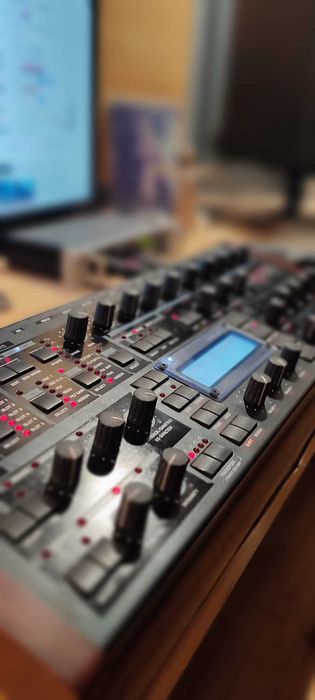 Acess Virus TI - Sintetizador "1ª Mão"