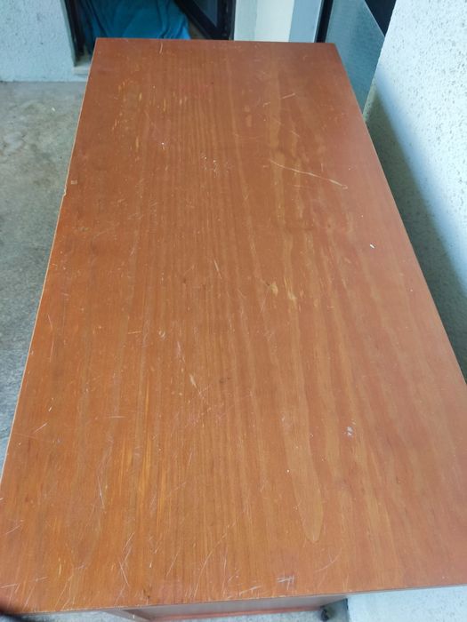 Cómoda com 4 gavetas