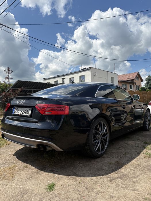 Audi A5 coupe.