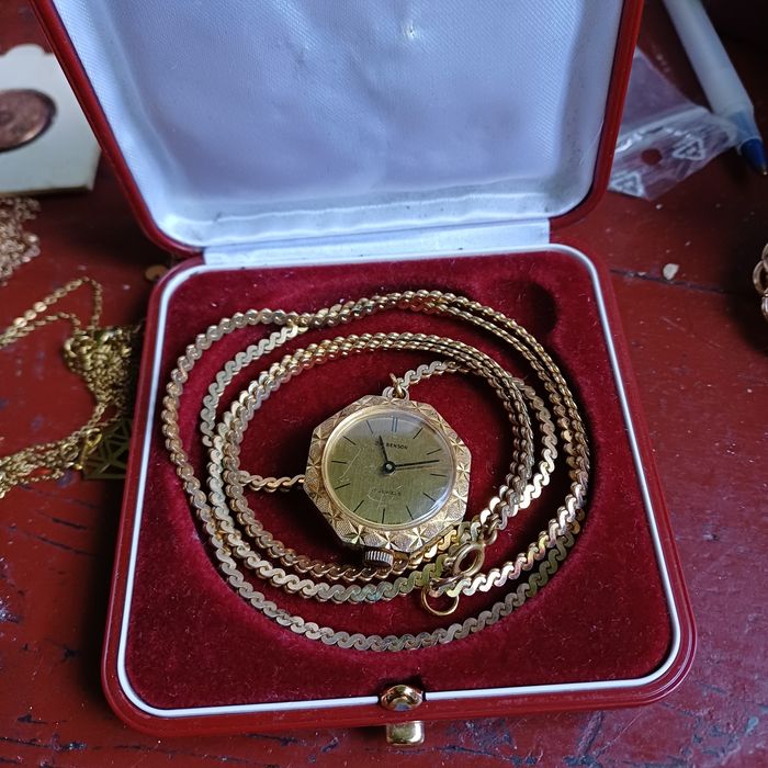 Zegarek damski na lancuszku