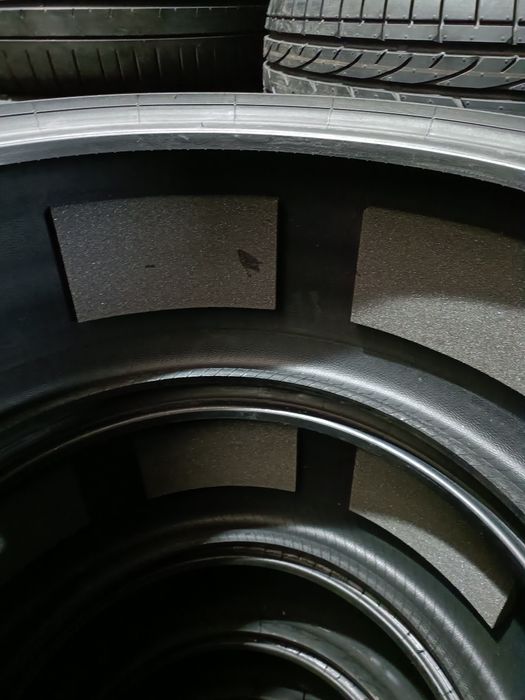 Pneus  285/30/22