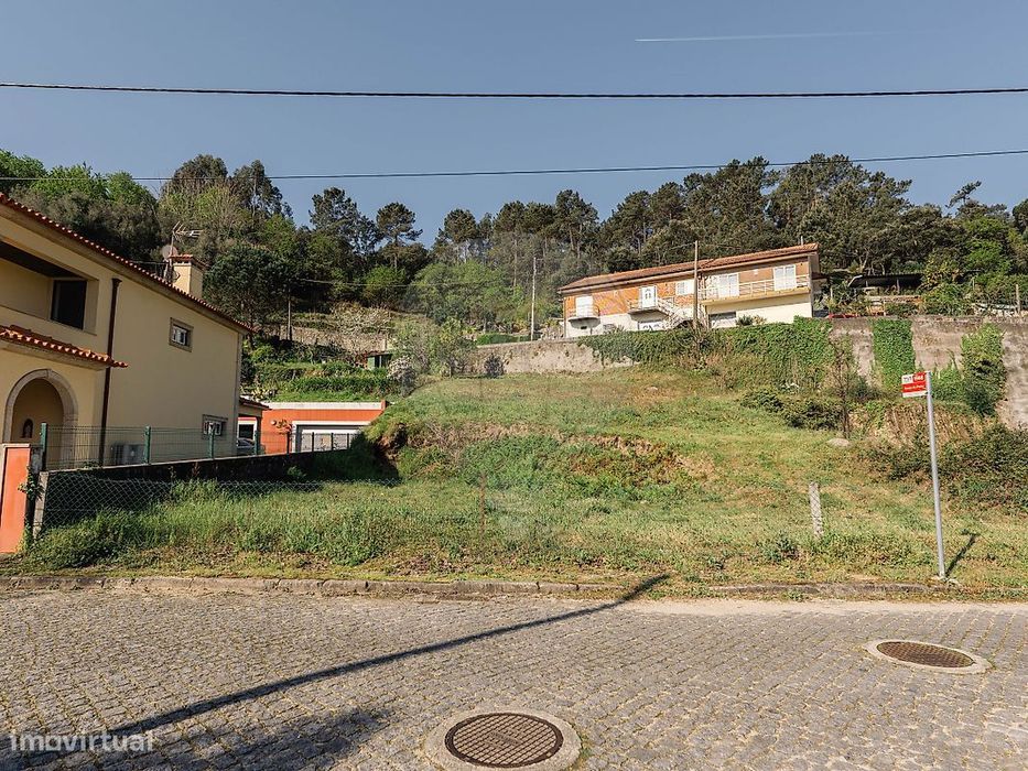 Terreno com 740m2 para construção moradia individual em Braga!