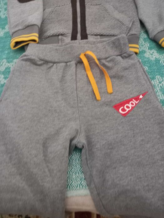 Продам Костюм трійка