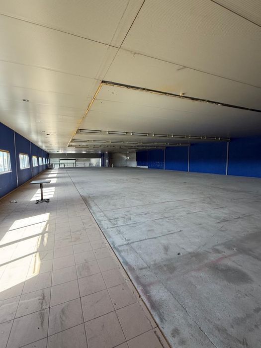 Arrendamento espaço comercial+armazém - 1755m2