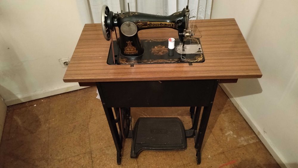 Vendo máquina de costura marca Singer