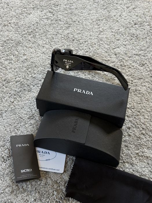 Okualry przeciwsłoneczne Prada Milano
