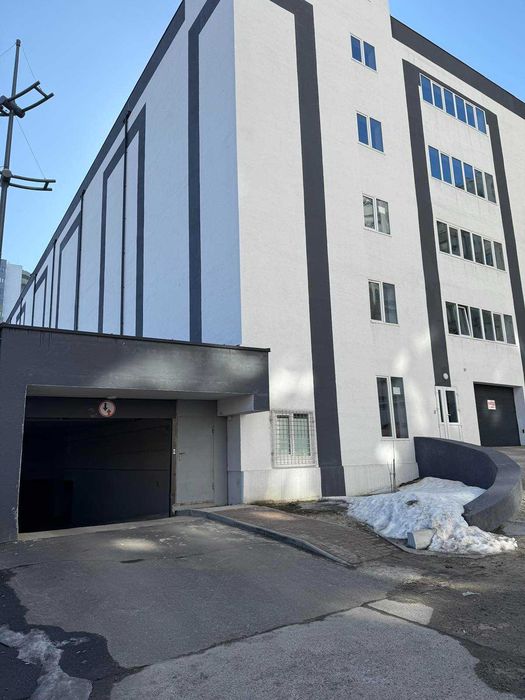 Гараж підземний в центрі міста з ремонтом