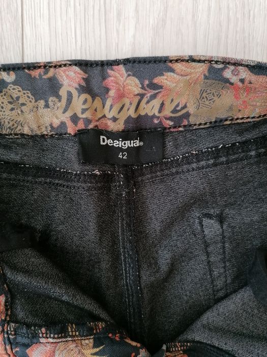 Piękne spodnie Desigual