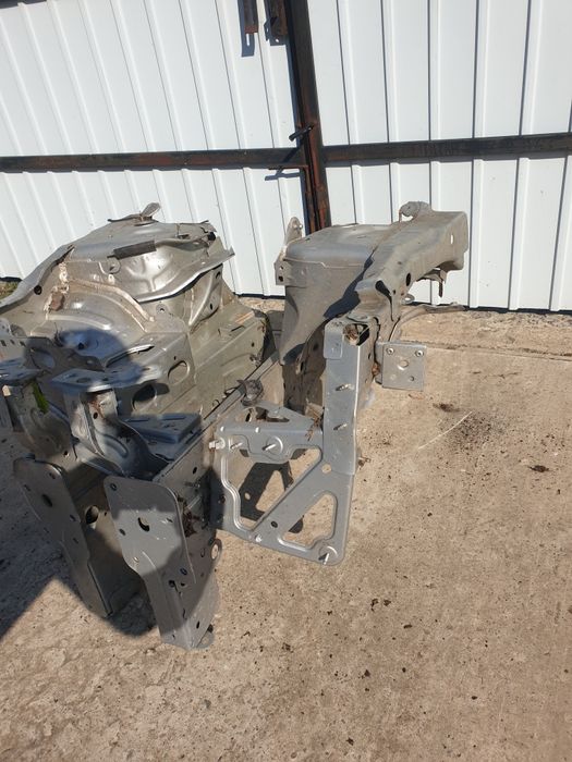 Передня четверть ліва та права  Renault megane 2010 2016 Рік