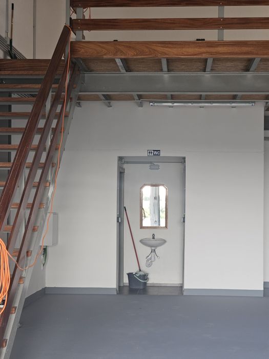 Armazém 70m2 + armazem de 230m2 abos com mezanine