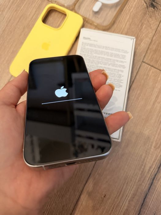 Sprzedam iphone 15 pro  bateria 77