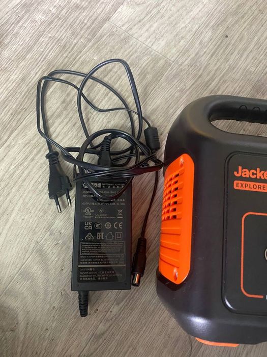 Зарядна станція Jackery Explorer 240EU.