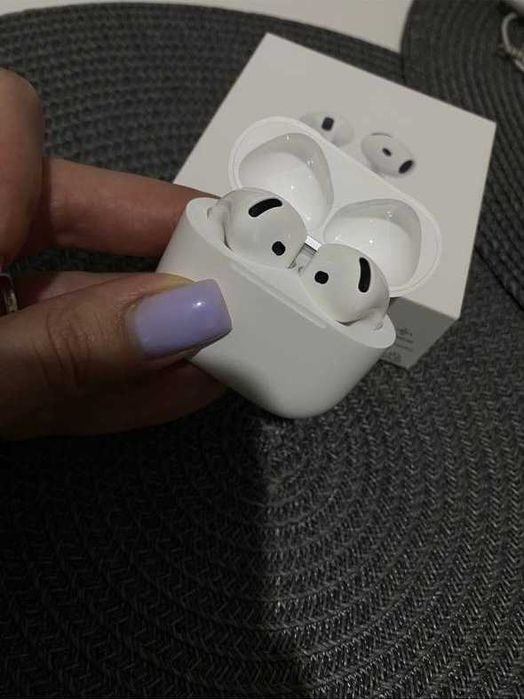 Apple AirPods 4 ANC