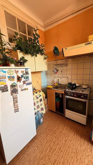 В продажі 2 кімнатна квартира в Центрі,  Сталінка